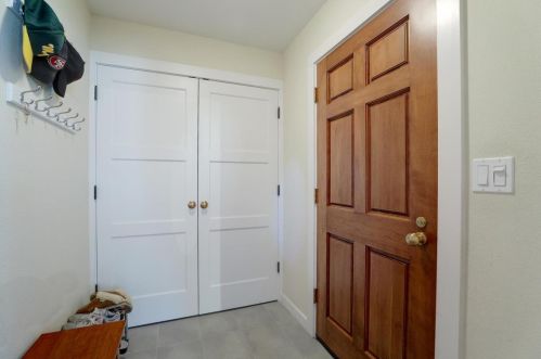 860 Yardis Ct, Mountain View, CA 94040-4057