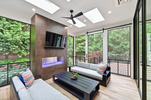 800 Lake Summit Dr, Atlanta GA  30342-1975 exterior