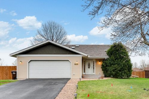 2279 Hilo Ave, Saint Paul, MN 55128-5018