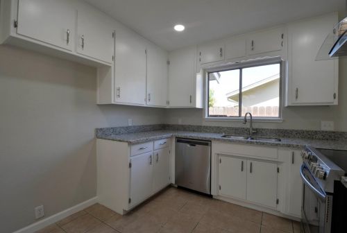 2021 Rochelle Ave, Turlock CA  95382-1666 exterior