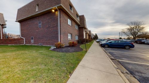 1402 Carol Ct, Palatine, IL 60074-3099