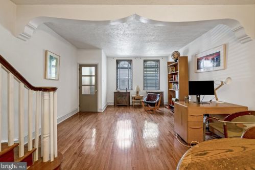 1917 10th St, Philadelphia, PA 19148-2358