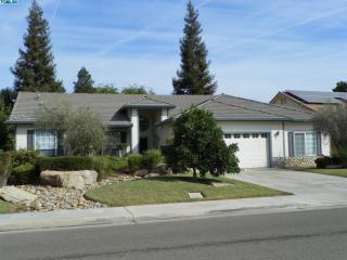 2610 Perez Ave, Visalia, CA 93291-3127