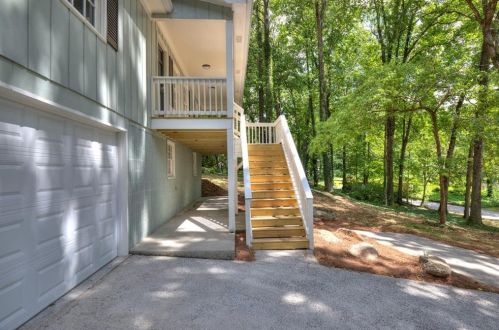 951 Hickory View Ct, Marietta, GA 30064-1172