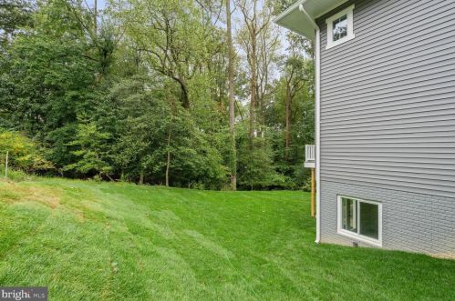 10601 Greenacres Dr, Silver Spring MD 20903-1214 exterior