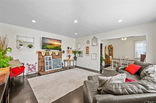 526 Buttonwood St, Anaheim CA  92805-2225 exterior