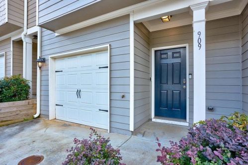 909 Highwood Dr, Atlanta, GA 30344-2500