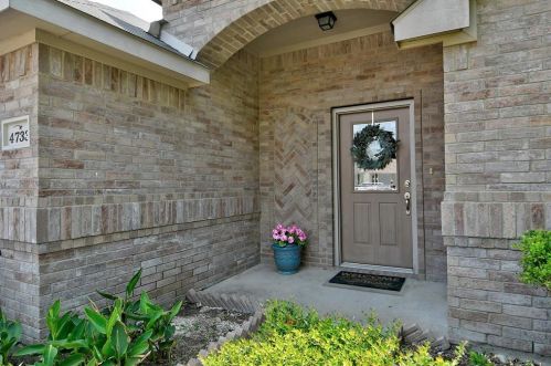 4733 Homelands Way, Fort Worth TX  76135-1666 exterior