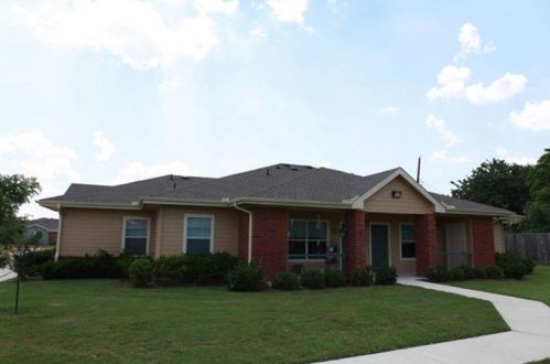 1907 Lova Dr, Victoria, TX 77901-7556