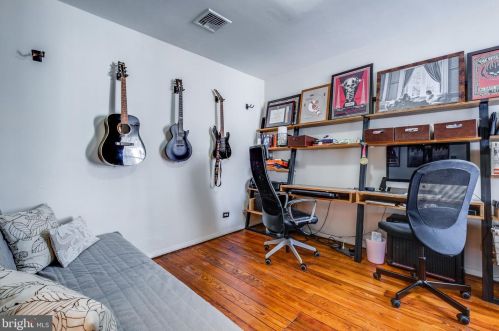 1325 Berks St, Philadelphia PA 19131-3215 exterior