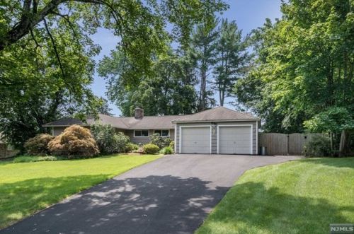 646 Terhune Rd, Ridgewood, NJ 07450-2016