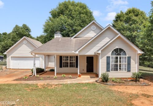 1145 Larkspur Dr, Locust Grove, GA 30248-3184