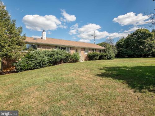 118 Oakwood Dr, Shepherdstown, WV 25443-5059