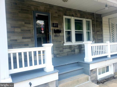 37 Walnut St, Ephrata, PA 17522-2238