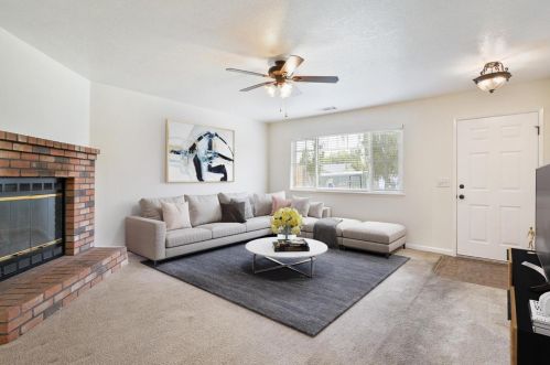 327 Pecan Dr, Ripon, CA 95366-9641