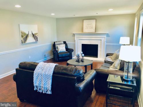12057 Cheviot Dr, Herndon, VA 20170-2704