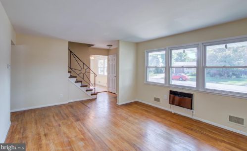 54 Thoreau Rd, Trenton, NJ 08690-2172