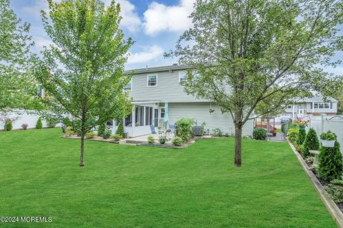 20 Pne Needle St, Wall Township NJ  07731-2647 exterior