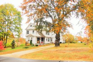 64 Fairview Dr, Pittsfield, NH 03263-3817