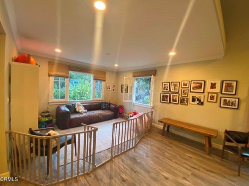 1431 Hillside Dr, Glendale CA  91208-2416 exterior