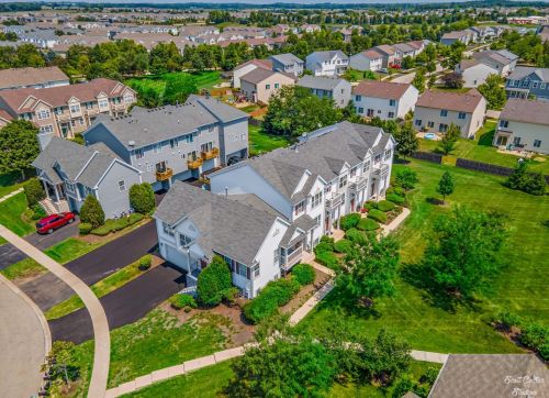 1225 Driftwood Ln, Pingree Grove, IL 60140-2062