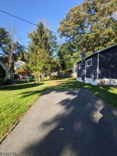 331 Windsor Ave, Hopatcong, NJ 07843-1224
