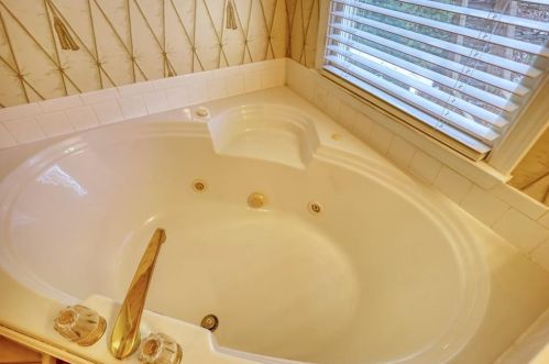 310 Halah Cir, Atlanta GA  30328-5200 exterior