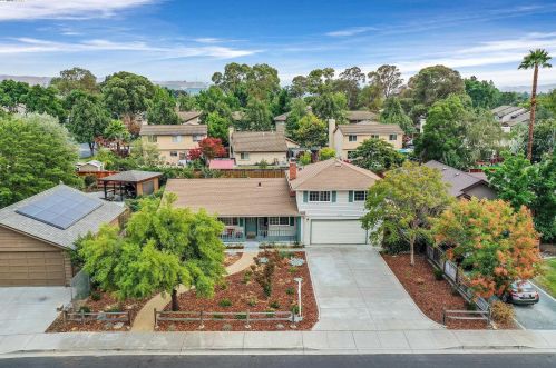 3169 Rodeo Ln, Livermore, CA 94550-6817