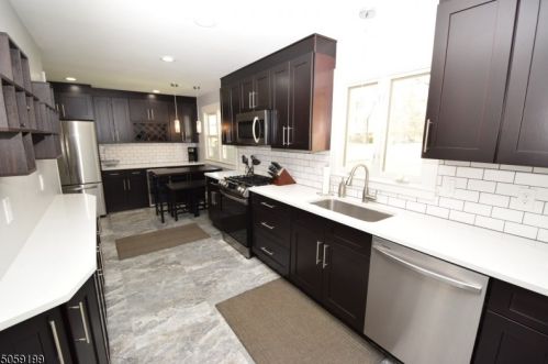 27 Highland Ave, Bridgewater, NJ 08807-1709