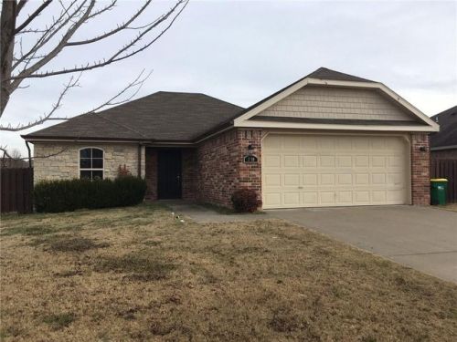 2289 Linden Cir, Springdale, AR 72764-0312