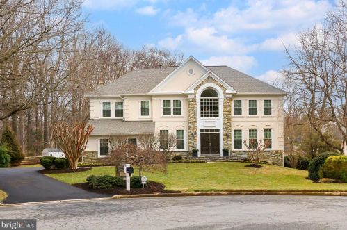 10000 Park Royal Dr, Great Falls, VA 22066-1847