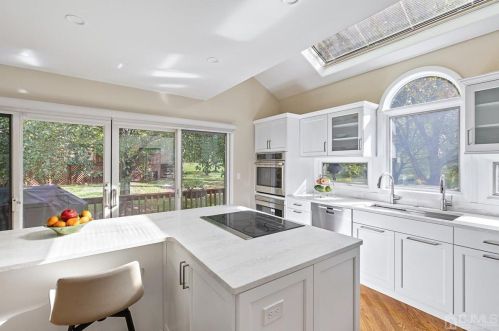 305 Sayre Dr, Princeton NJ  08540-5872 exterior