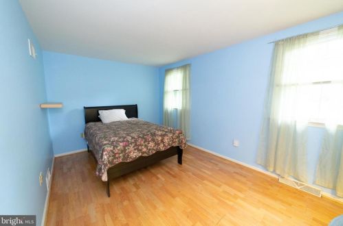 102 Suncrest Rd, Lancaster PA  17601-4834 exterior