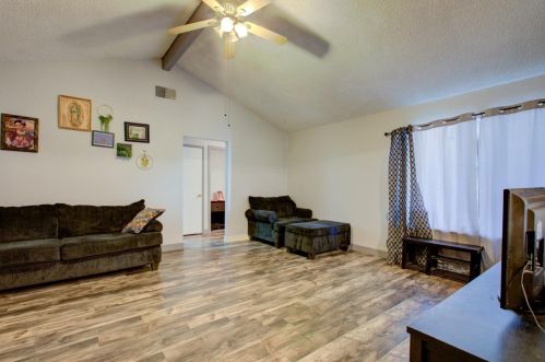 2005 Peggy Ln, Modesto, CA 95351-2957
