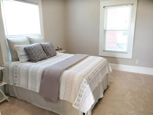 1737 Center Ave, Atlanta GA  30344-4703 exterior