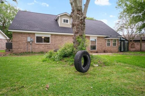 1741 Hialeah, Taylor Lake Village TX 77586-2938 exterior