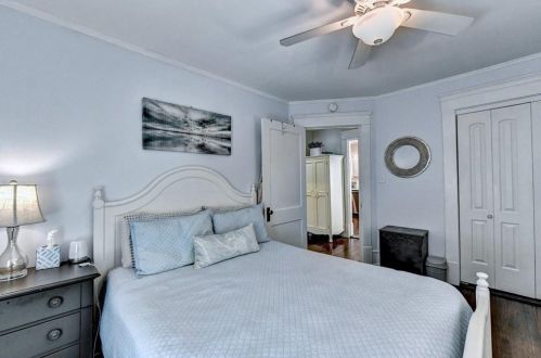 2215 Edison Ave, Atlanta GA  30305-4310 exterior