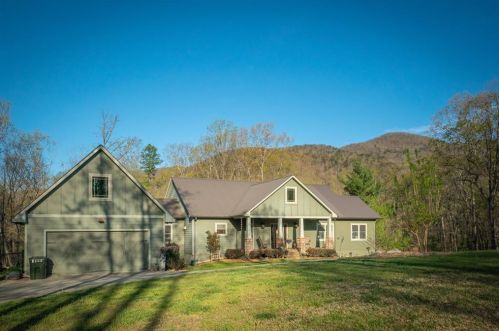 537 Spring Crest Rd, Cleveland, GA 30528-1718