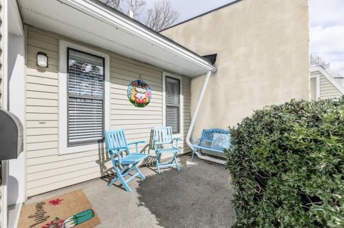216 Goshen Ln, Holly Springs, GA 30188-4923