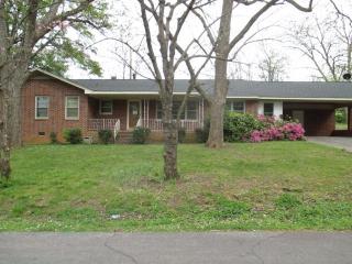 386 Hood St, Commerce, GA 30529-2212