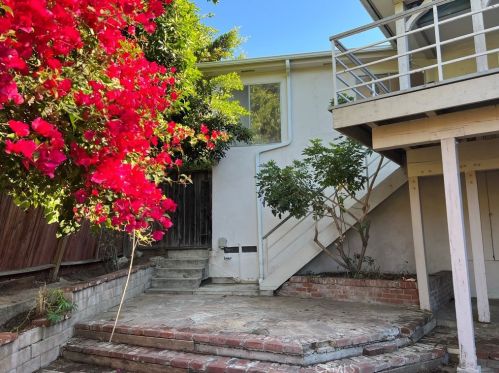 4001 Rand Ct, Van Nuys, CA 91423-4704
