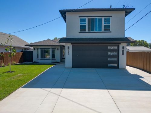 622 Stockton Ave, Ripon, CA 95366-2043