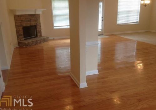 240 Berkshire Dr, Porterdale, GA 30016-8094