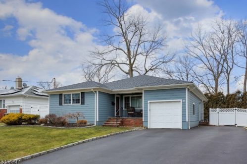 54 Nassau St, Clark, NJ 07066-1866