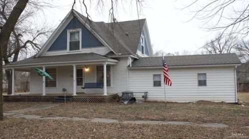216 5th St, Miltonvale, KS 67466-9745