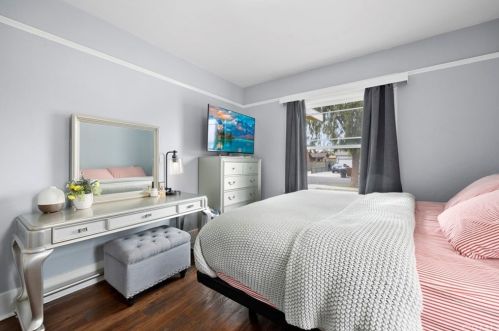 738 Zeyn St, Anaheim CA  92805-2602 exterior