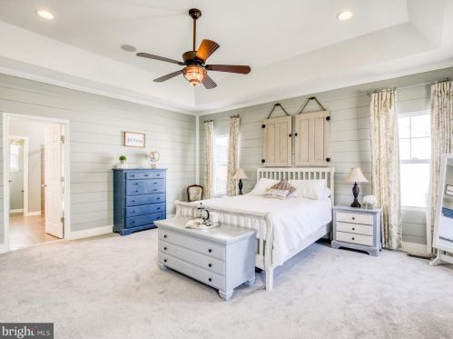 395 Lord Fairfax St, Charles Town WV 25414-2529 exterior