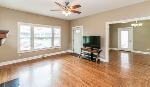 1298 Wood St, Crete, IL 60417-2214