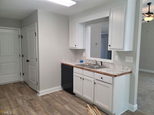 909 Stag Run Dr, Mansfield, GA 30055-0051