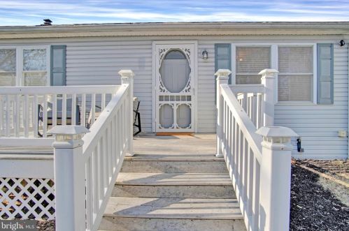 111 Fairview Dr, Carlisle PA  17013-8474 exterior